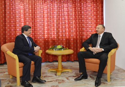 Ильхам Алиев встретился с министром иностранных дел Турции - ФОТО