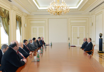 Ильхам Алиев принял глав делегаций зарубежных государств, участвующих в IV съезде Конфедерации профсоюзов Азербайджана - ФОТО