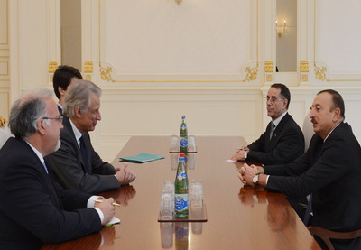 Ильхам Алиев принял бывшего премьер-министра и уполномоченного по торговым делам Франции - ФОТО