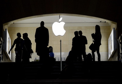 Компания Apple представит смартфон iPhone 5S в августе