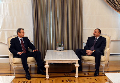 Ильхам Алиев принял замдиректора департамента МВФ по Ближнему Востоку и Центральной Азии - ФОТО