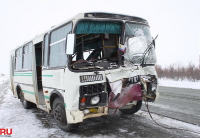 В Орске грузовик врезался в автобус с юными футболистами – ФОТО - ВИДЕО