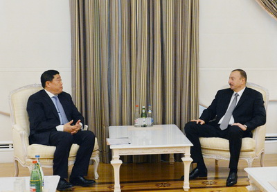 Президент Азербайджана встретился с вице-президентом Азиатского банка развития - ФОТО