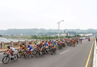 «Тур де Тайвань – 2013»: велогонщик Synergy Baku Cycling упустил лидерство - ФОТО - ВИДЕО
