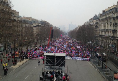 Масштабная акция протеста против однополых браков началась в Париже