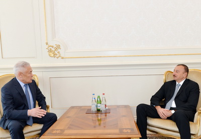 Ильхам Алиев принял новоназначенного посла Казахстана в Азербайджане - ФОТО