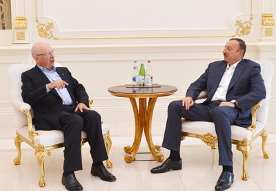 Ильхам Алиев принял учредителя и исполнительного председателя Всемирного экономического форума Клауса Шваба - ФОТО