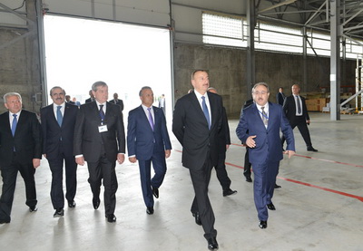 Ильхам Алиев принял участие в открытии завода по производству керамических плит в Гаджикабуле - ФОТО