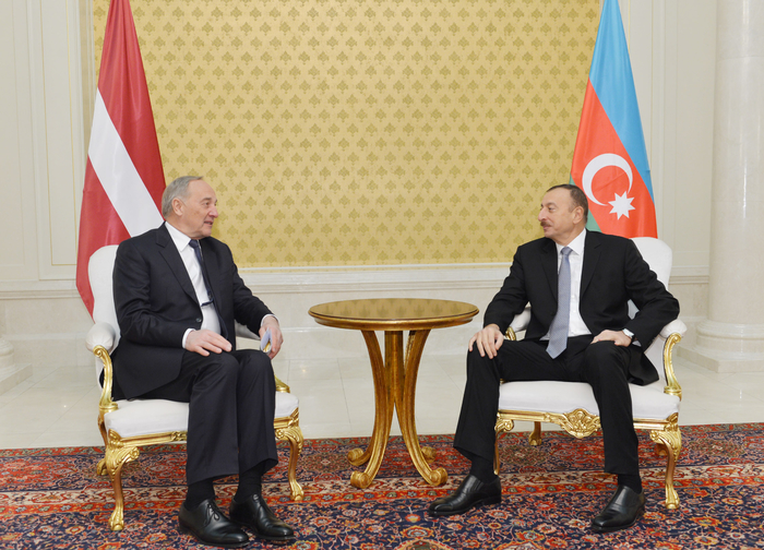 Состоялась встреча один на один президентов Азербайджана и Латвии - ФОТО