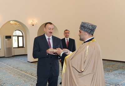 Ильхам Алиев ознакомился с мечетью «Джума» в Сумгайыте - ФОТО