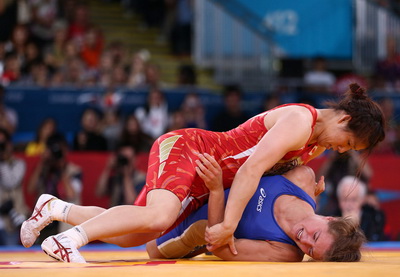 FILA ратует за увеличение женских весовых категорий на Олимпиаде и чтобы борцы выступали «топлесс»