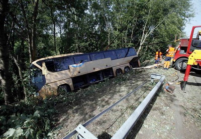 Автобус с детьми попал в аварию в Германии, есть жертвы