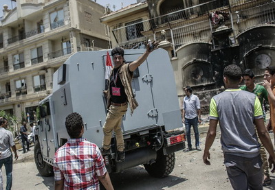 Армия Египта дала политикам 48 часов для выполнения требований народа