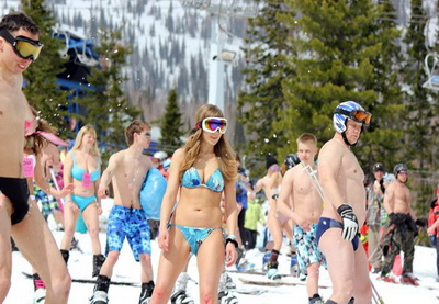 Сибирские горнолыжницы в бикини попали в Книгу рекордов Гинесса – ФОТО - ВИДЕО