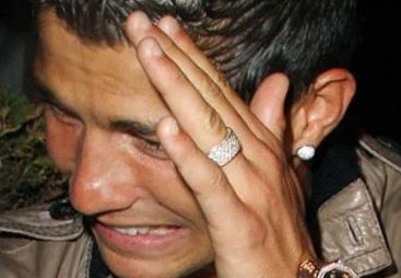 Криштиану Роналду загладил вину перед мальчиком, которому сломал руку – ФОТО