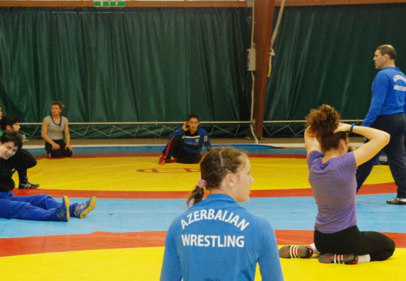 Женская сборная Азербайджана по борьбе готовится к чемпионату мира совместно с турчанками