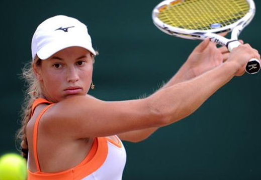 Российская теннисистка дисквалифицирована за удар по судье