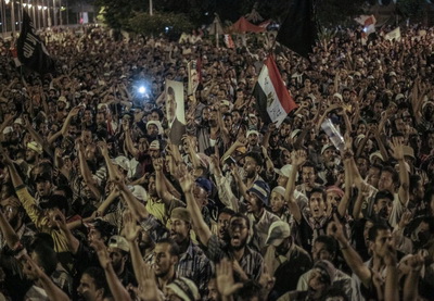 Власти Египта блокировали подступы к площадям в Каире