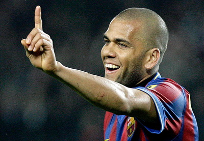 «Барселона» не продаст Дани Алвеса в «ПСЖ»