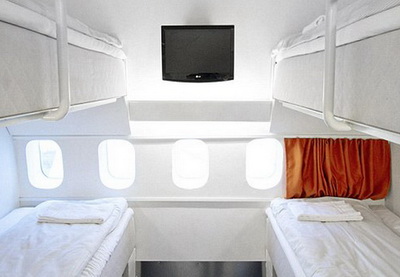 Jumbo Stay Hostel: необычная гостиница внутри самолета – ФОТО