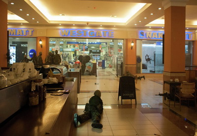 Спецназ Кении контролирует торговый центр, где удерживали заложников