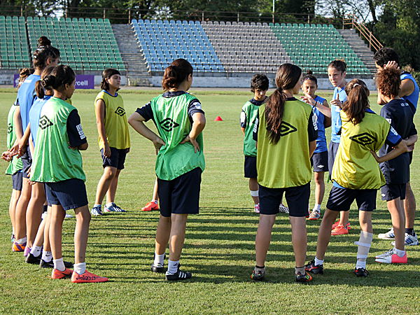 Сборная Азербайджана по футболу среди девушек победила Турцию