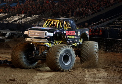 В Мексике во время автошоу огромный внедорожник раздавил зрителей