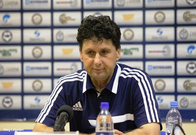 Бывшего главного тренера «Хазар-Лянкярана» избил наставник карагандинского «Шахтера»