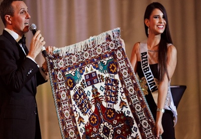 Айсель Манафова продала азербайджанский ковер на благотворительном аукционе в Москве – ФОТО