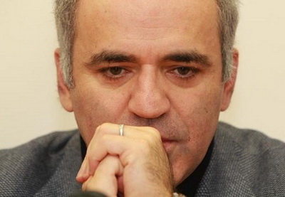 Гарри Каспаров разместил в Твиттере фотографию своего триумфального возвращения в Баку - ФОТО