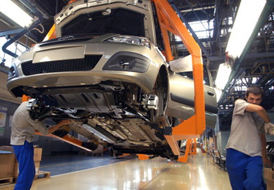 «АвтоВАЗ» уволит 7,5 тысячи работников