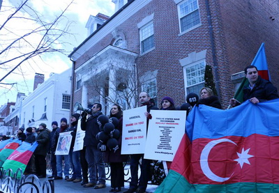 Перед посольством Армении в Вашингтоне прошла акция протеста в память жертв Ходжалинской резни - ФОТО