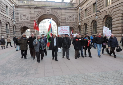 Представители турецкой и азербайджанской диаспор провели митинг в Стокгольме - ФОТО