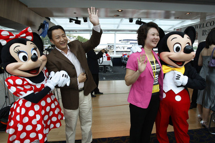 Группа из шести тысяч китайских туристов прилетела в США