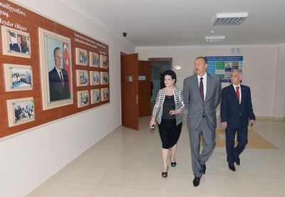 Ильхам Алиев ознакомился с реконструированной средней школой в Хатаинском районе Баку - ФОТО