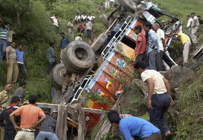 Автобус перевернулся в Перу, 17 человек погибли