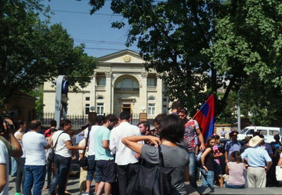 В Ереване проходит акция протеста против вступления страны в Таможенный союз