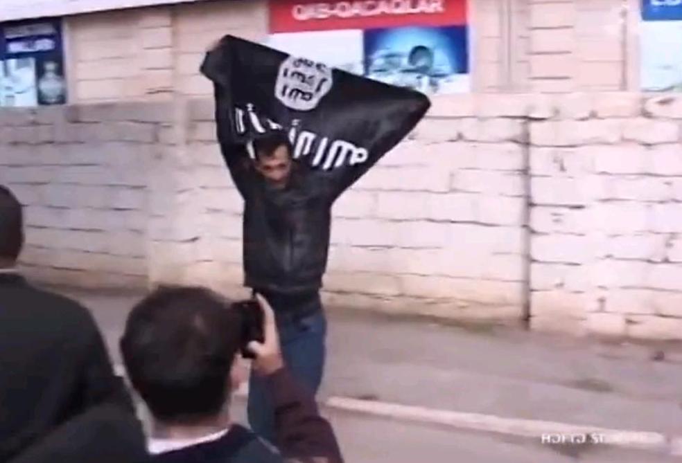 Задержаны лица, поднявшие флаги ИГИЛ на оппозиционном митинге в Баку – ФОТО