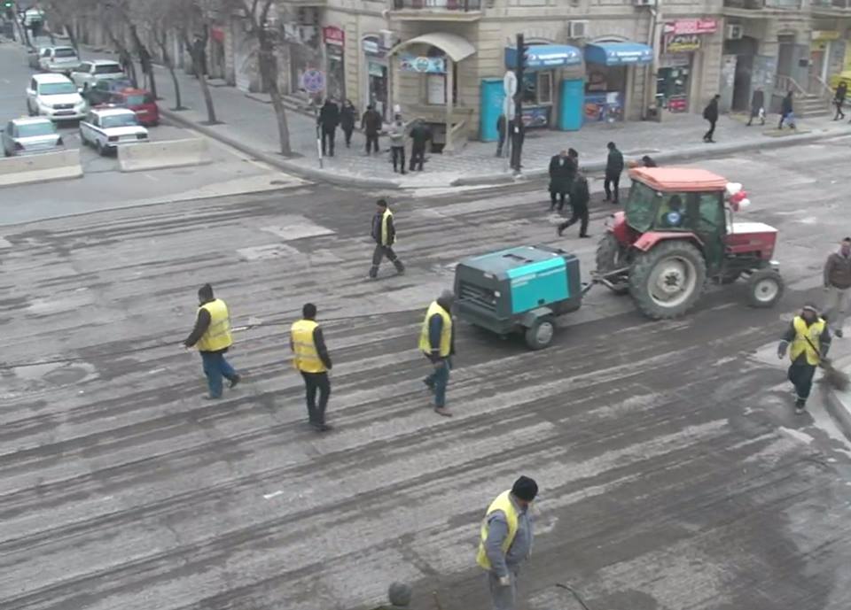 На участке проспекта Азадлыг ограничено движение - ФОТО