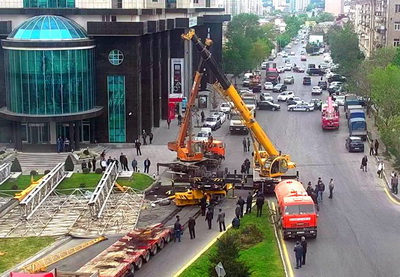 На одном из центральных проспектов Баку произошло ДТП, образовалась пробка - ФОТО
