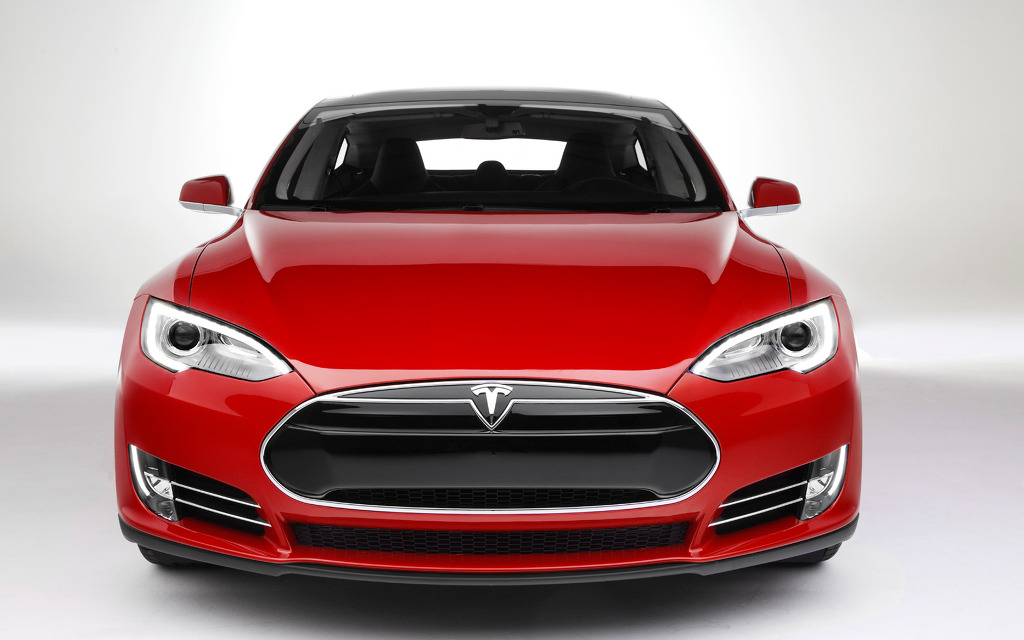 Ekomobil представит Tesla Model S в Баку