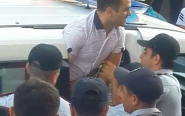 Дорожная полиция прокомментировала инцидент между водителем и полицейскими в Баку - ВИДЕО