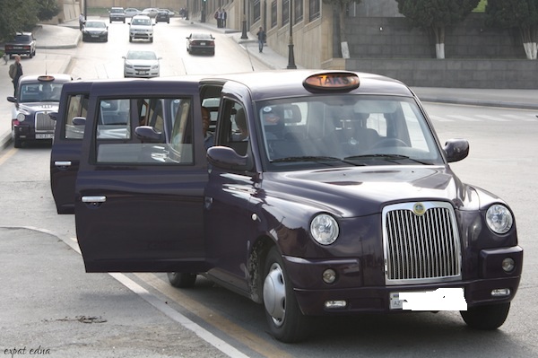В Баку водитель London Taxi насмерть сбил пешехода