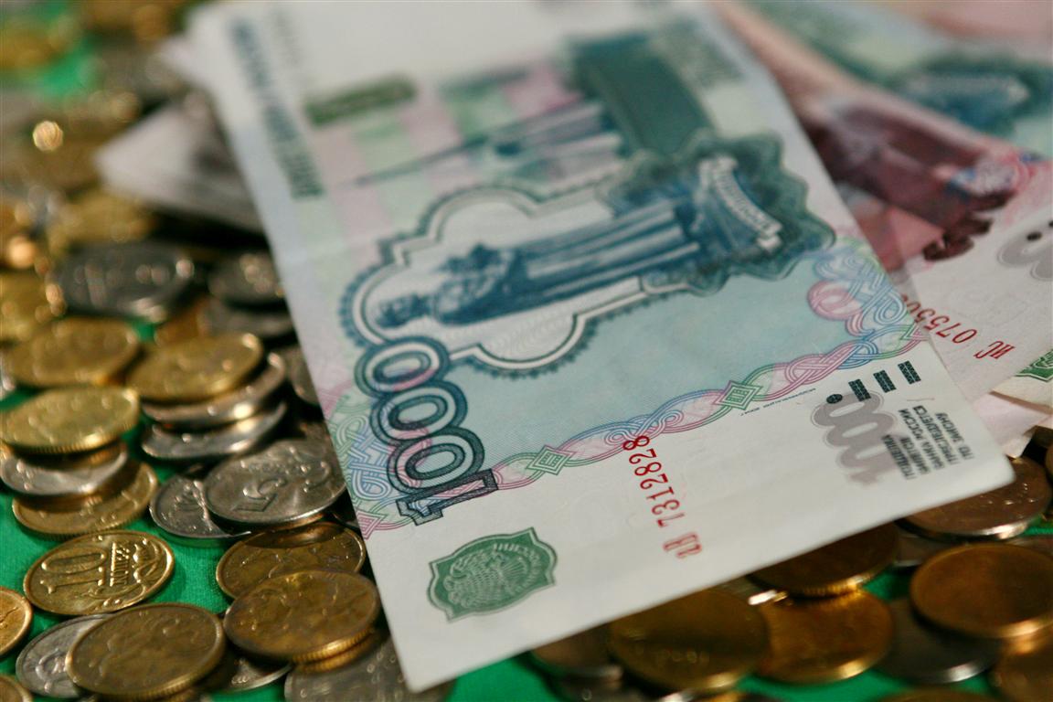 Официальный курс на 16 октября: рубль укрепился к манату на 2,4%