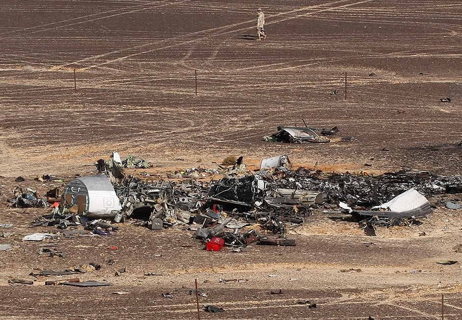 Разбился самолет 2015. Катастрофа a321 над Синайским полуостровом. Катастрофа a321 над Синайским полуостровом (2015). Над Синаем крушение а321 Египет.