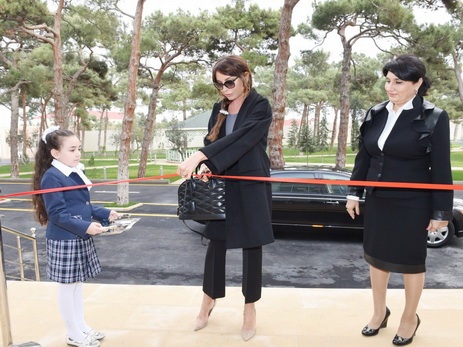 Mehriban Əliyeva 4 nömrəli xüsusi internat məktəbinin açılışında iştirak edib – FOTO