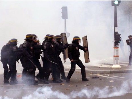 Parisdə nümayişçilərlə polis arasında qarşıdurma olub