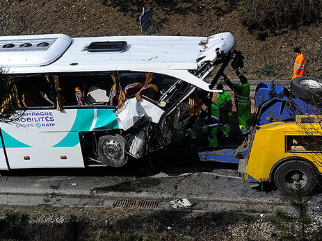 Fransada baş verən yol qəzası 12 nəfərin ölümünə səbəb olub