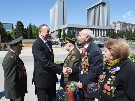 Prezident İlham Əliyev 9 May - Qələbə Günü münasibətilə Bakıda keçirilən mərasimdə iştirak edib - FOTO