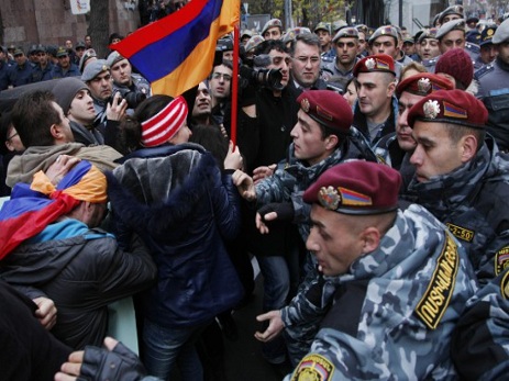 Ermənistan parlamenti qarşısında ​Rusiya əleyhinə etiraz aksiyası keçirilir